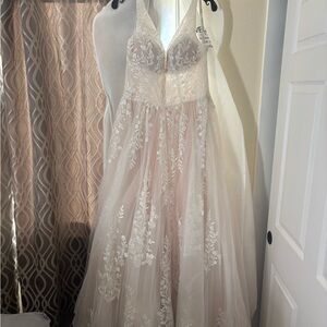 BRAND NEW UNWORN TAG ON DESIGNER WEDDING DRESS FOR SALE